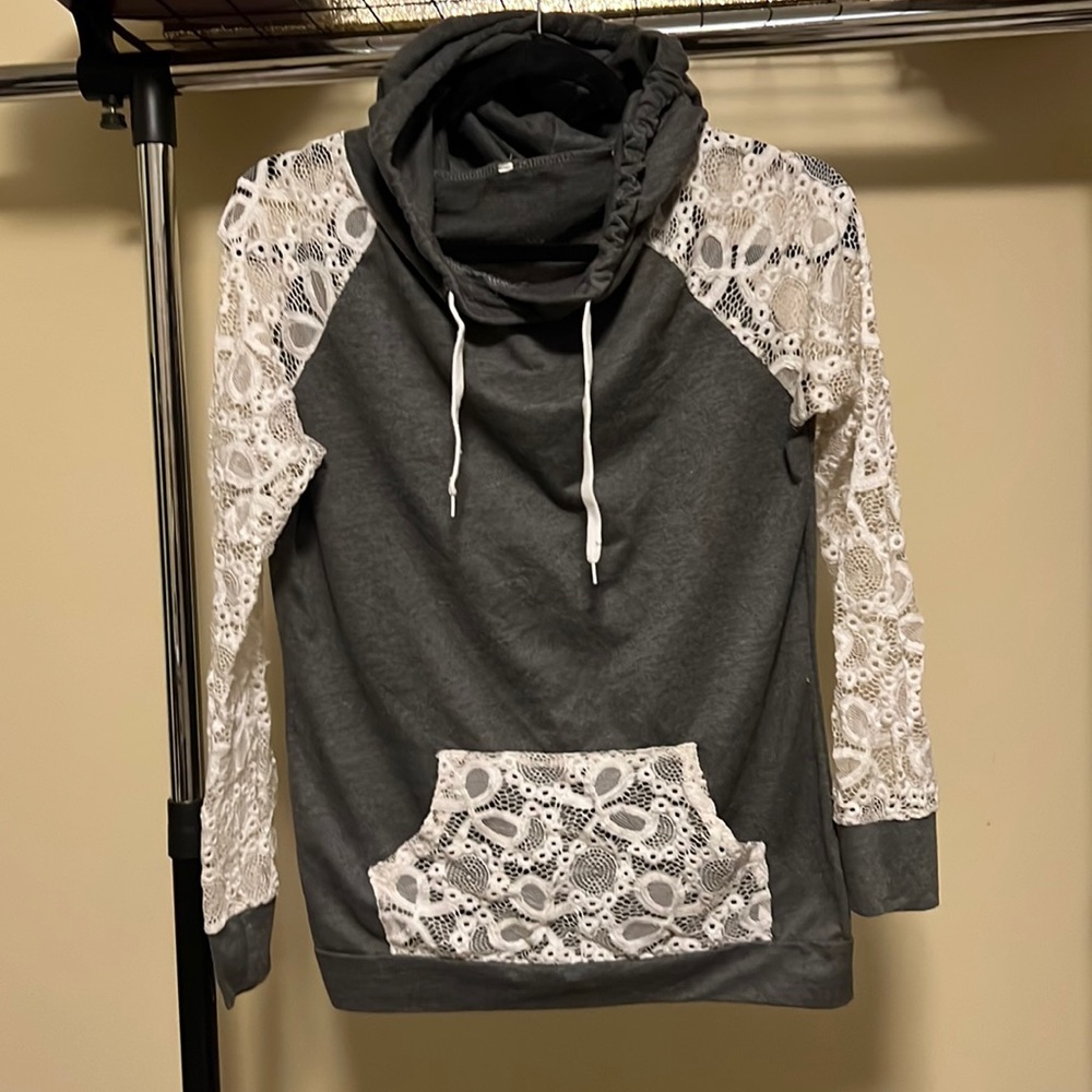 Hoodie with lace details